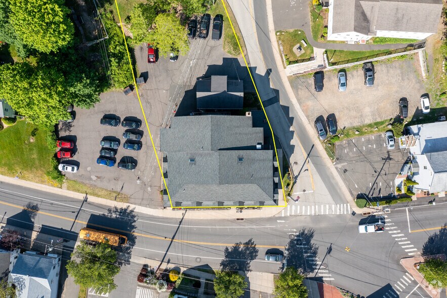 More Photos Of 82 Main St, East Hampton Apartments For Lease