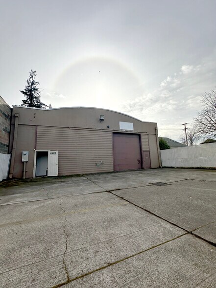 More Photos Of 1363 Edgewater St NW, Salem Storefront Retail Office For Lease