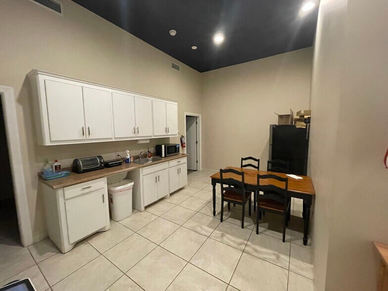 More Photos Of 5160-5162 Hickory Hollow Pky, Antioch Warehouse For Lease