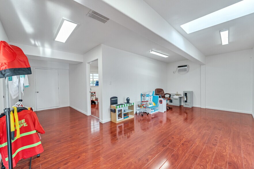 More Photos Of 556 N 1st St, San Jose Medical For Sale