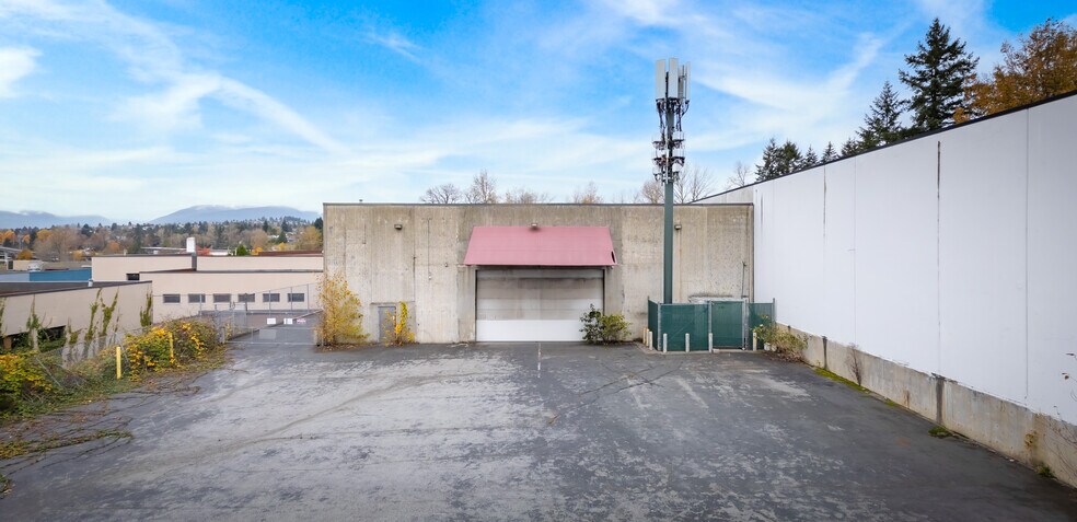 More Photos Of 6990 Greenwood St, Burnaby Light Manufacturing For Lease