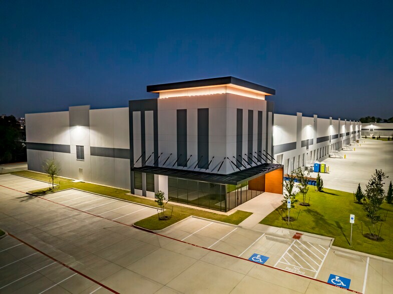 More Photos Of 1107 Conveyor Ln, Dallas Unknown For Lease