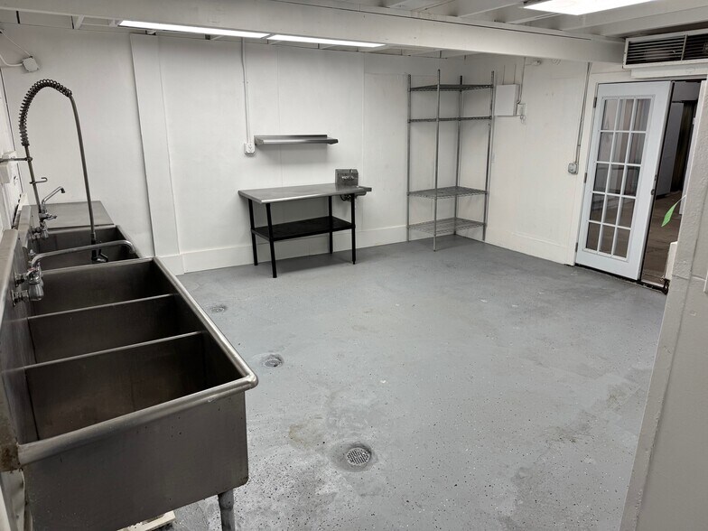 More Photos Of 3500 Monticello Avenue, Metairie Specialty For Lease
