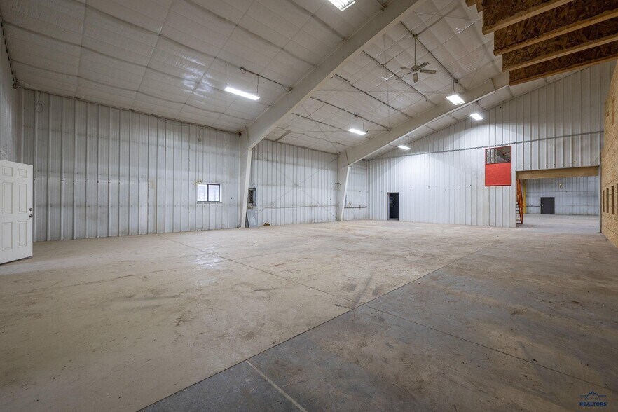 More Photos Of 27592 N 79 Hwy, Hot Springs Warehouse For Lease
