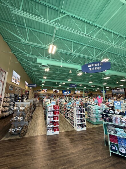 More Photos Of 17840 San Carlos Blvd, Fort Myers Freestanding For Lease