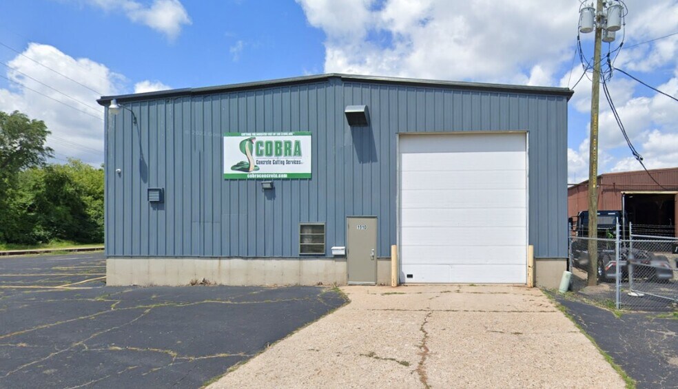 More Photos Of 1910-1912 23rd Ave, Rockford Manufacturing For Sale
