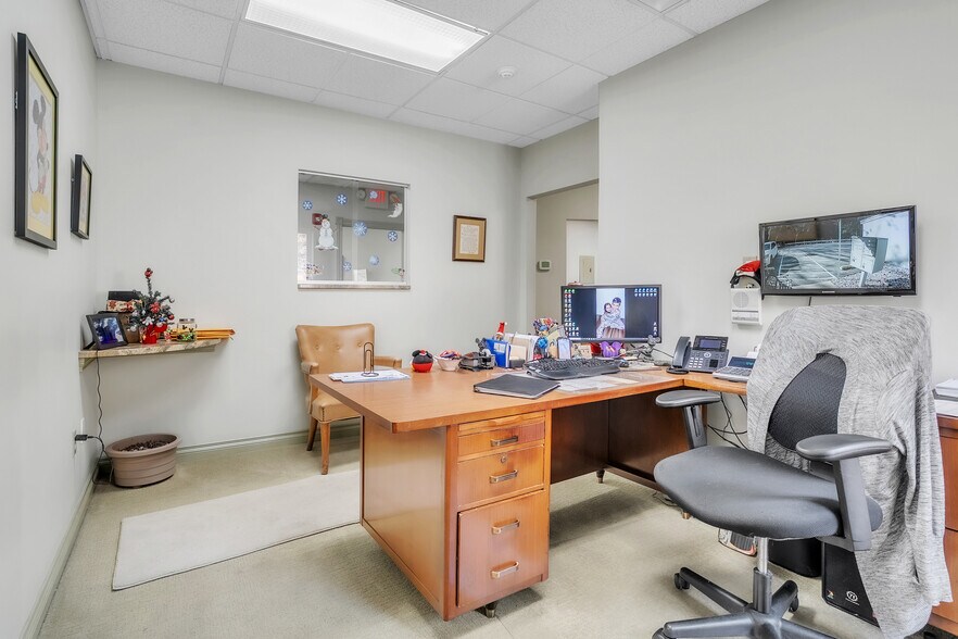 More Photos Of 1450 Pa-51, Clairton Office For Lease