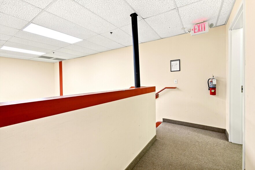 More Photos Of 2721 NW 19th St, Pompano Beach Showroom For Lease