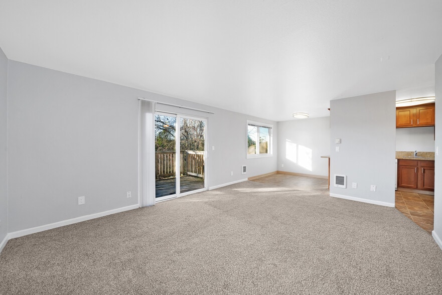 More Photos Of 13455 SE Oatfield Rd, Milwaukie Apartments For Sale