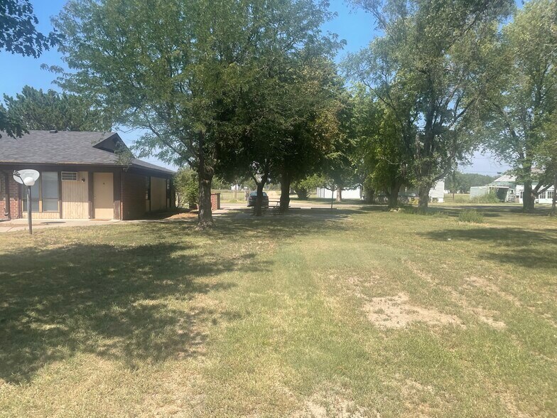 More Photos Of 410 N Fisher St, Glasco Apartments For Sale