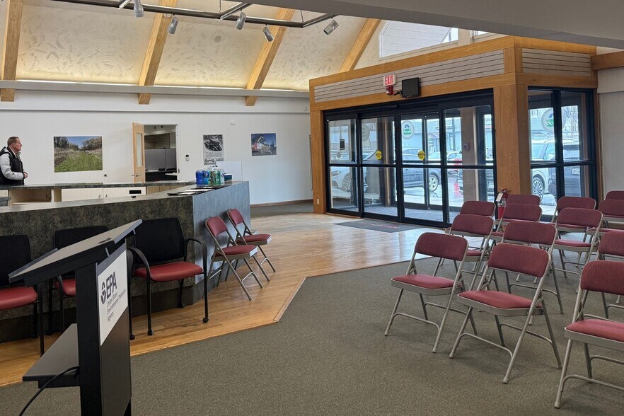 More Photos Of 300 Ferry Blvd, Stratford Freestanding For Lease