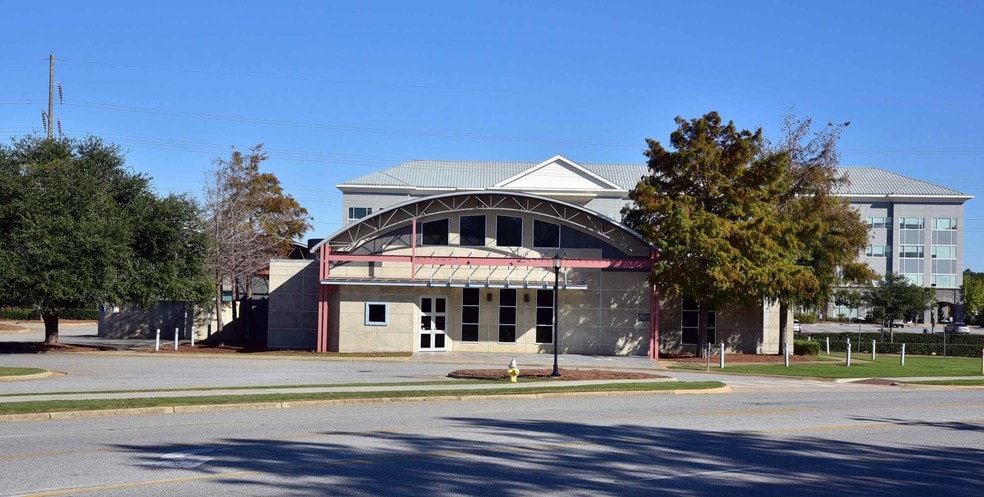 More Photos Of 2807 Meredyth Dr, Albany Restaurant For Sale