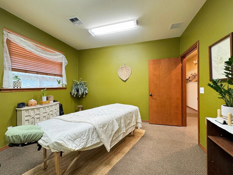 More Photos Of 534 N 5th Ave, Sequim Medical For Sale