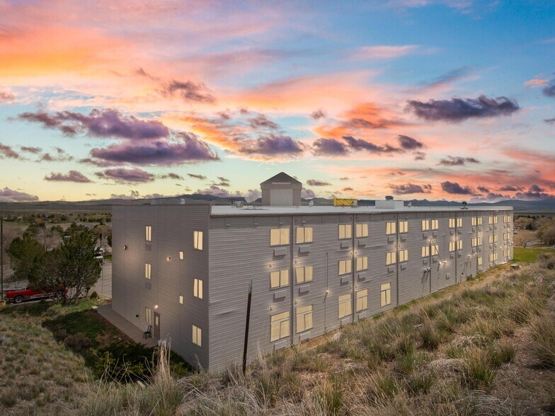 More Photos Of 1800 Poker St, Jackpot Hotel For Sale