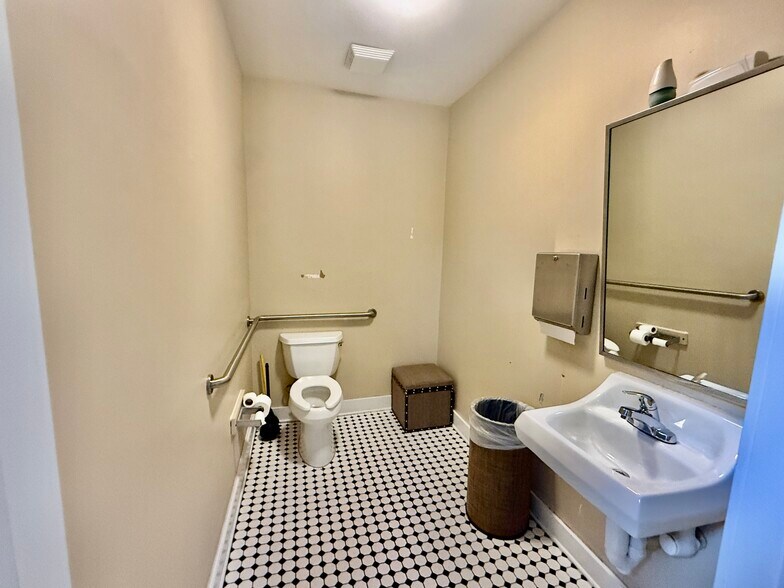 More Photos Of 675 Seminole Ave NE, Atlanta Office For Lease