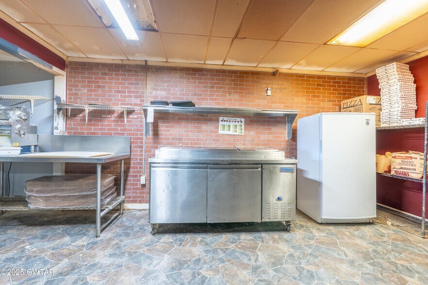 More Photos Of 18 S Court St, Alamo Storefront Retail Residential For Sale