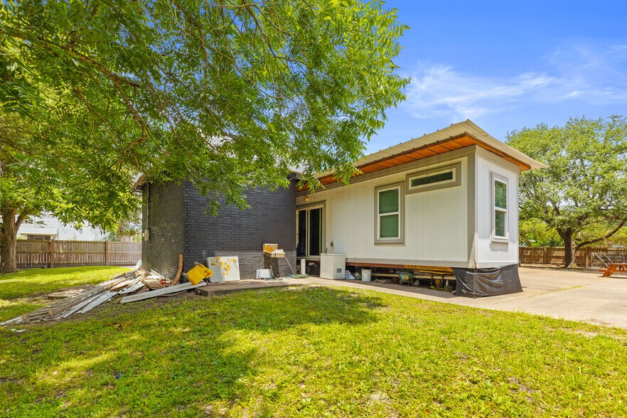 More Photos Of 510 Walker st, Trinity Fast Food For Sale