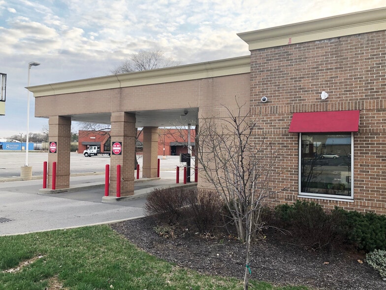 More Photos Of 5242 Rockville Rd, Indianapolis Bank For Lease