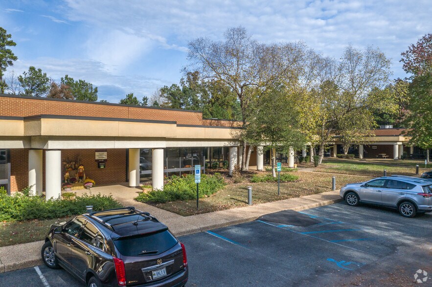 More Photos Of 309 McLaws Cir, Williamsburg Research And Development For Lease