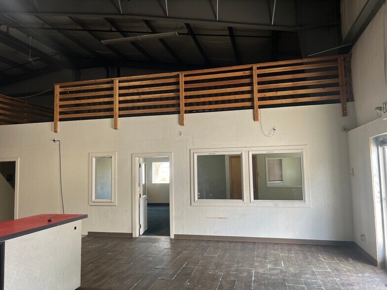 More Photos Of 11 Prospect Pl, Port Angeles Distribution For Lease