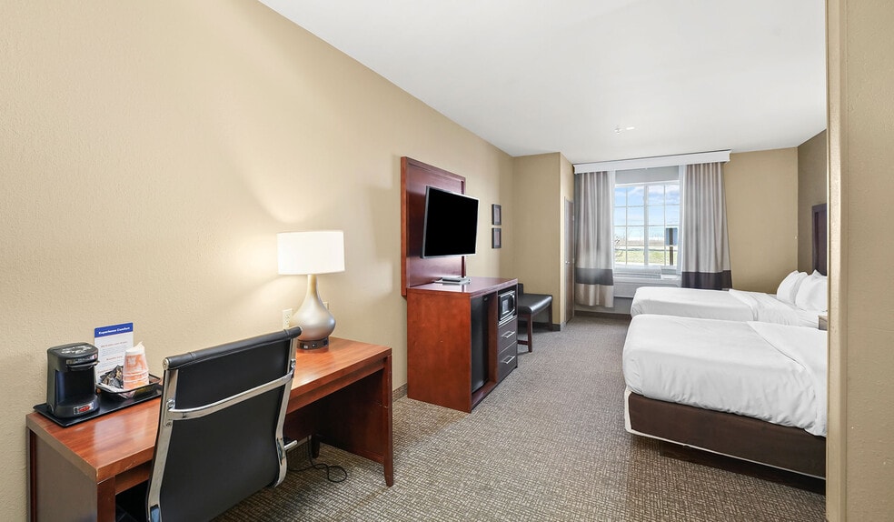 More Photos Of 725 Paradise Ln, Johnson Creek Hotel For Sale