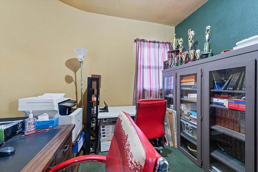 More Photos Of 2100 7th St, Baker City Specialty For Sale