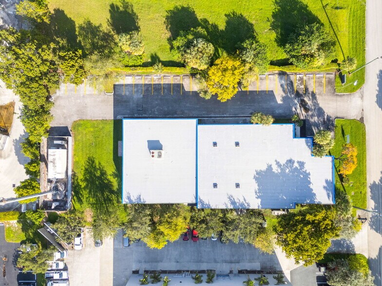 More Photos Of 3541 NW 53rd St, Fort Lauderdale Warehouse For Lease