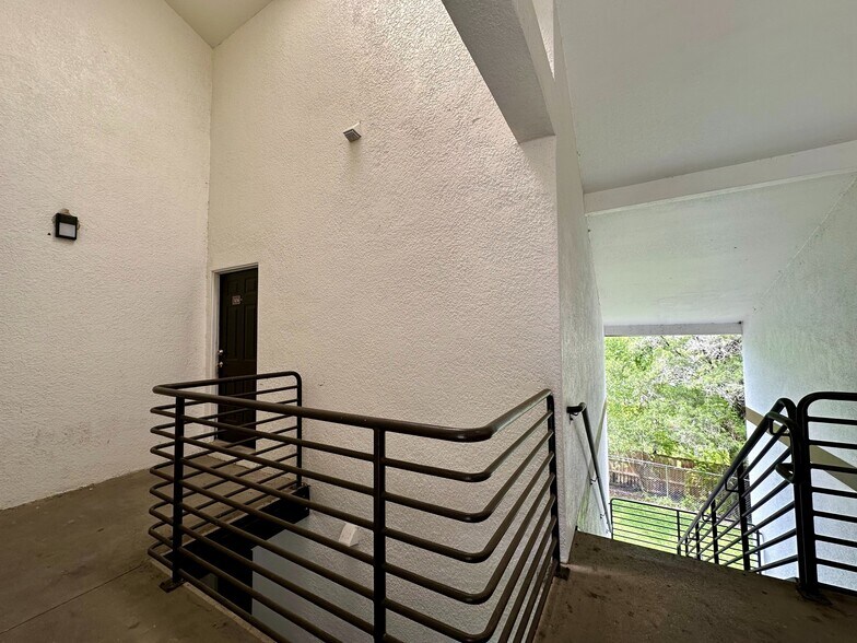 More Photos Of 13009 Kain Palms Ct, Tampa Dormitory For Sale