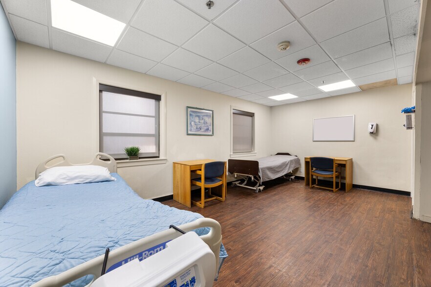 More Photos Of 1528 Post Office St, Galveston Rehabilitation Center For Sale