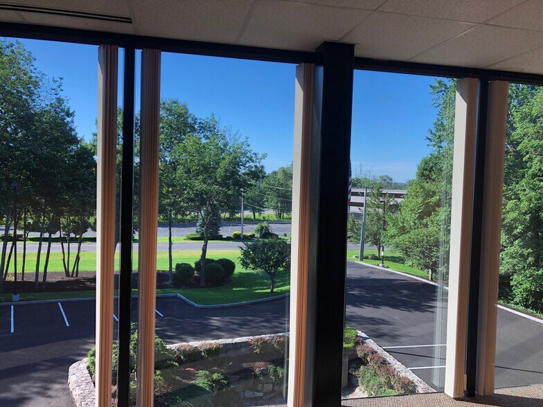 More Photos Of 4 Northeastern Blvd, Salem Office For Lease