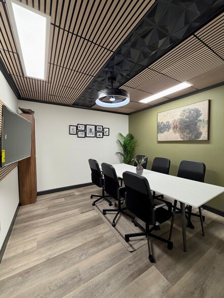 More Photos Of 131 W Duval St, Lake City Storefront Retail Office For Lease