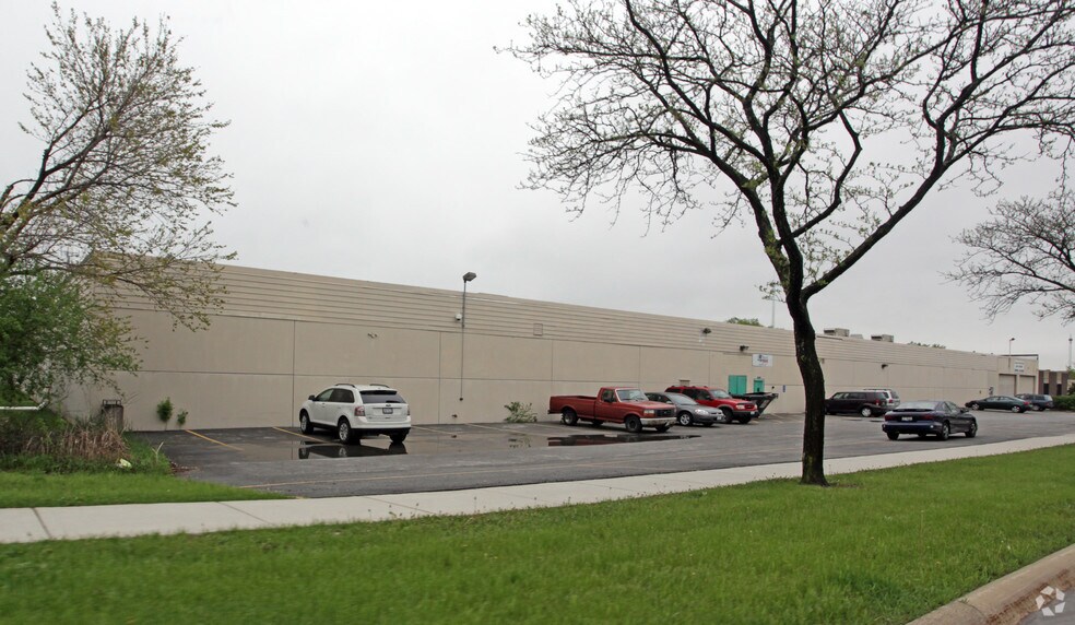 More Photos Of 5300 Katrine Ave, Downers Grove Manufacturing For Lease