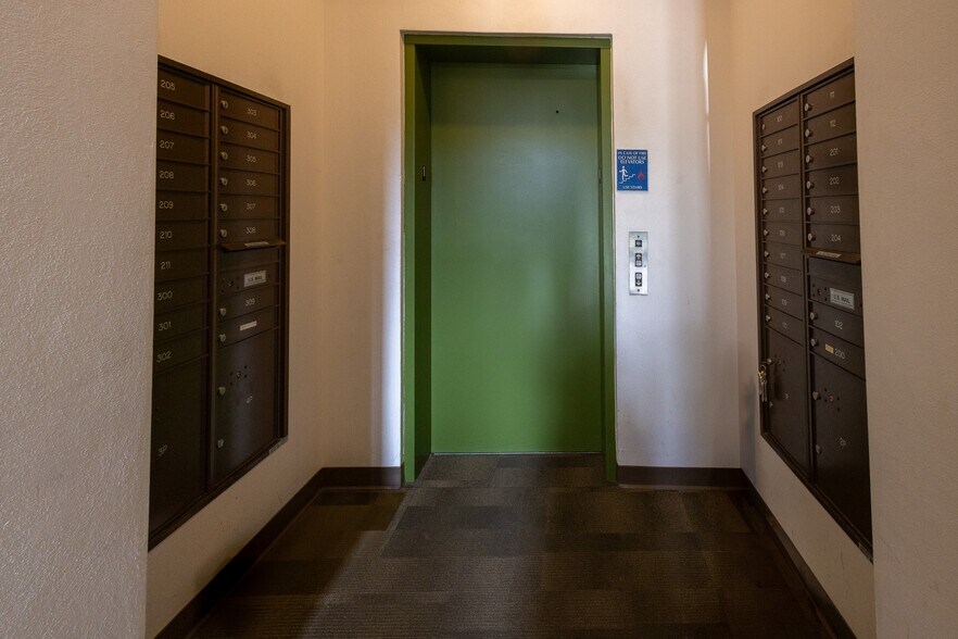 More Photos Of 1351 N Hanley Rd, University City Apartments For Sale