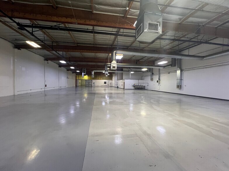 More Photos Of 12840 Bradley Ave, Sylmar Warehouse For Lease