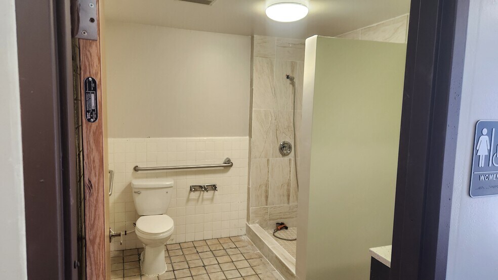 More Photos Of 380 W 7200 S, Midvale Hotel For Lease