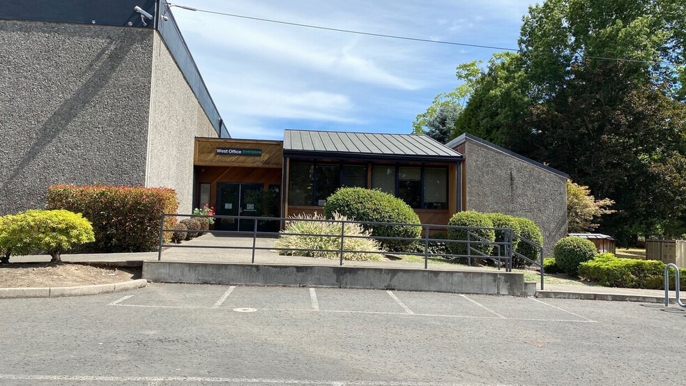 More Photos Of 3901 SE Naef Rd, Portland Manufacturing For Lease