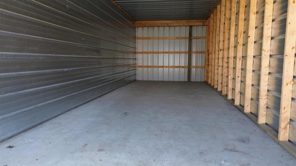 More Photos Of 307 S Bringold Ave, Lake Self Storage For Sale