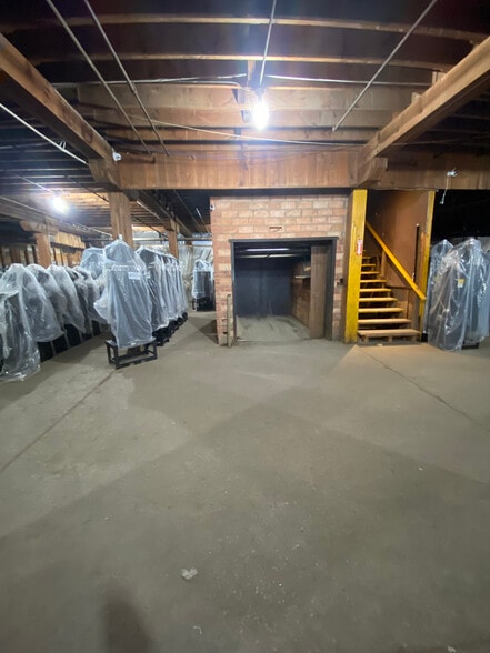 More Photos Of 1118 SW 3rd St, Oklahoma City Manufacturing For Lease