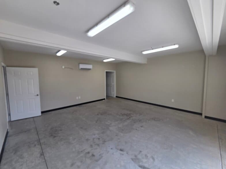 More Photos Of 11100 Osgood Dr, San Antonio Industrial For Lease