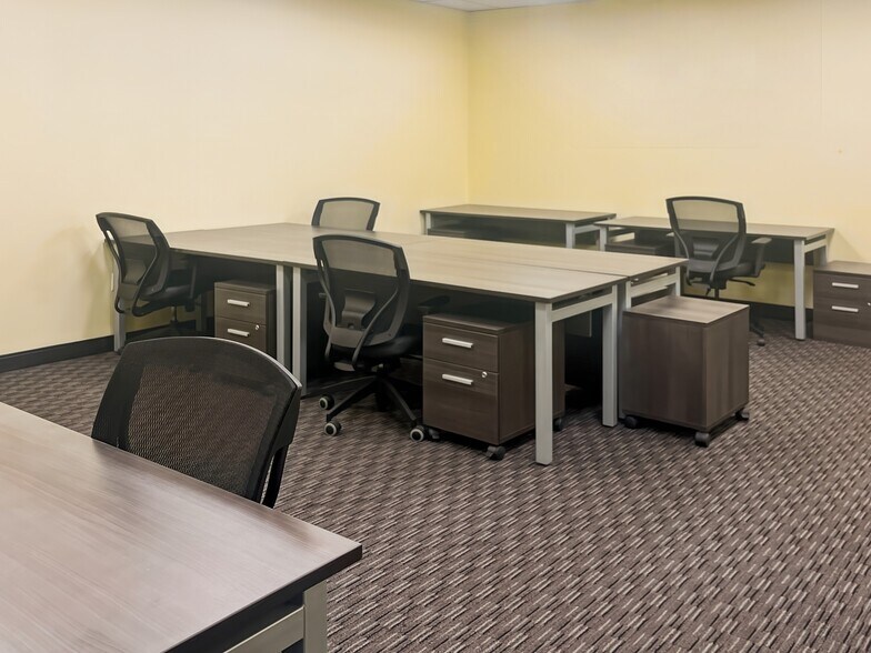 More Photos Of 151 Yonge St, Toronto Coworking Space