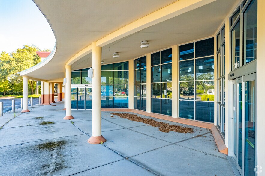 More Photos Of 17605 Bruce B Downs Blvd, Tampa Supermarket For Lease