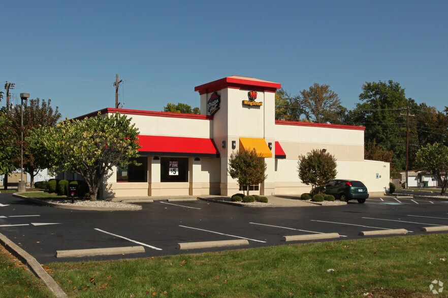 Primary Photo Of 7509 Preston Hwy, Louisville Restaurant For Lease