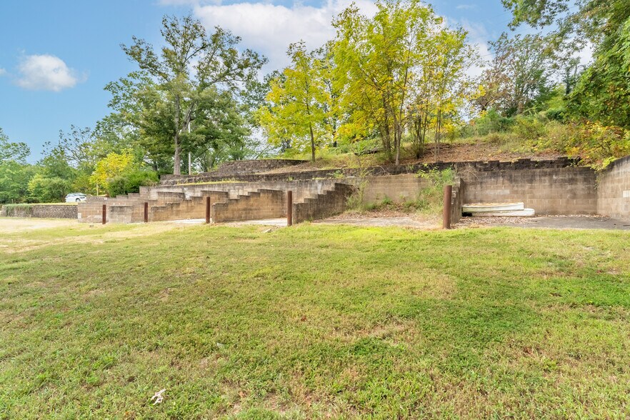More Photos Of 160 Oldham Dr, Bella Vista Light Distribution For Sale