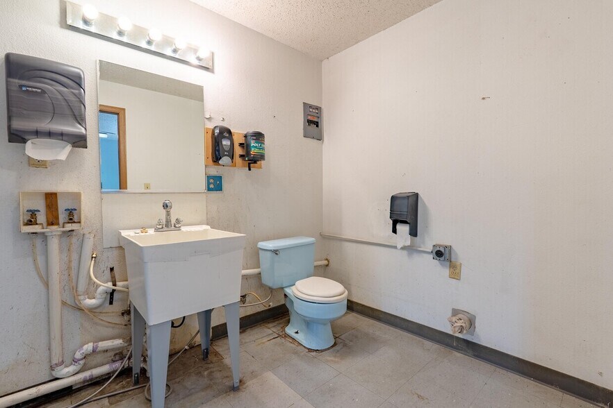 More Photos Of 414 Highway 42, Osage Beach Flex For Sale