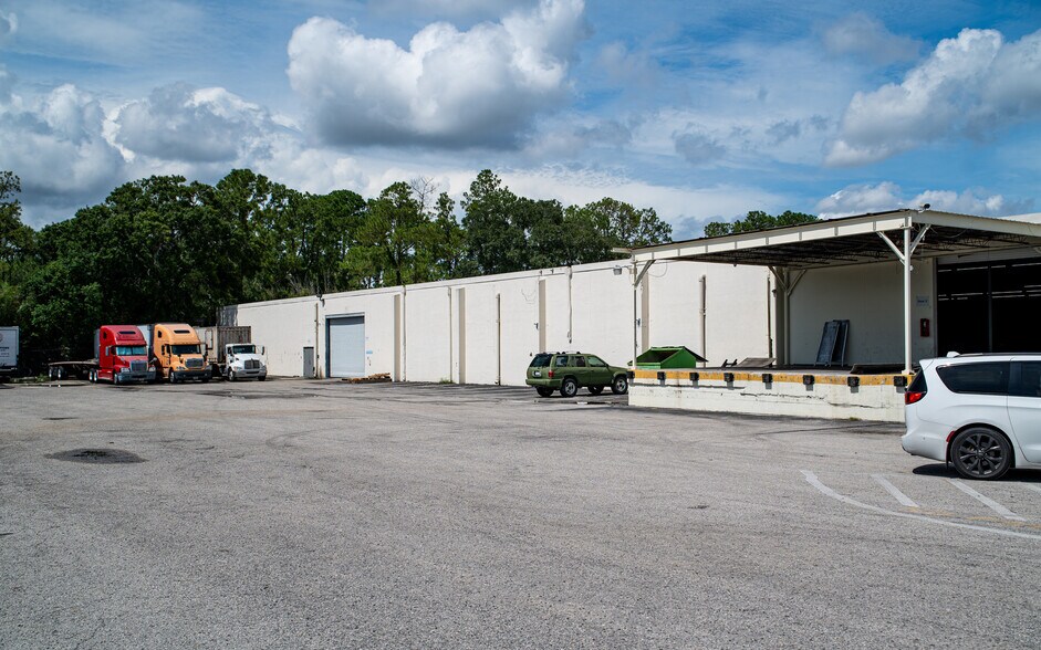More Photos Of 5107 W University Blvd, Jacksonville Warehouse For Lease