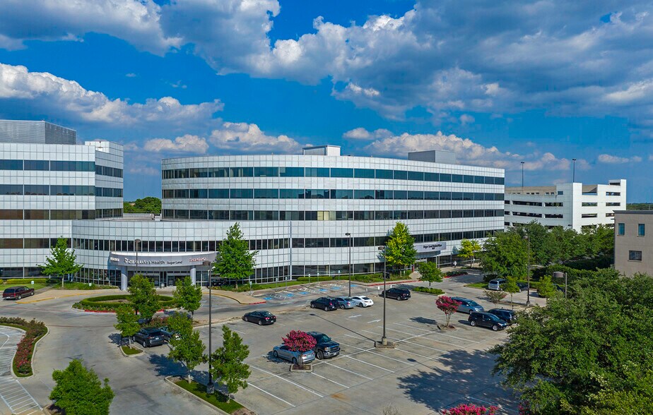 More Photos Of 1327 Lake Pointe Pky, Sugar Land Medical For Lease