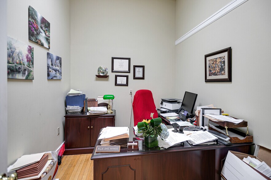 More Photos Of 809 S Main St, Columbia Office For Sale