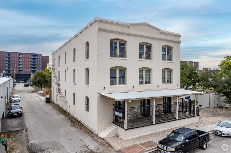 More Photos Of 2409 Commerce St, Houston Freestanding For Lease