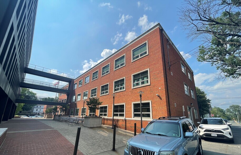 More Photos Of 212 7th St NE, Charlottesville Office For Lease