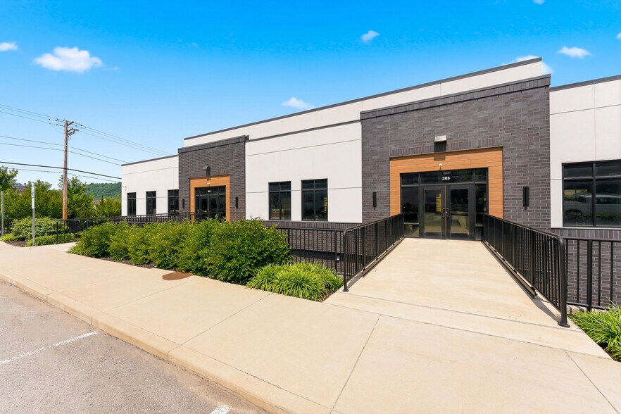 More Photos Of 1050 University Ave, Morgantown Storefront Retail Office For Lease